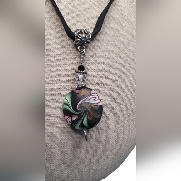 Swirl Bead Necklace - Picture 4 of 9